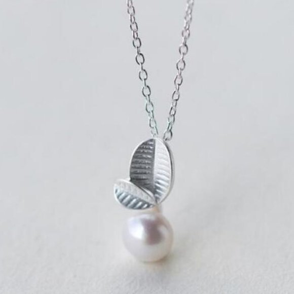 Jewelry - *NEW 925 Sterling Silver Pearl Leaf Necklace